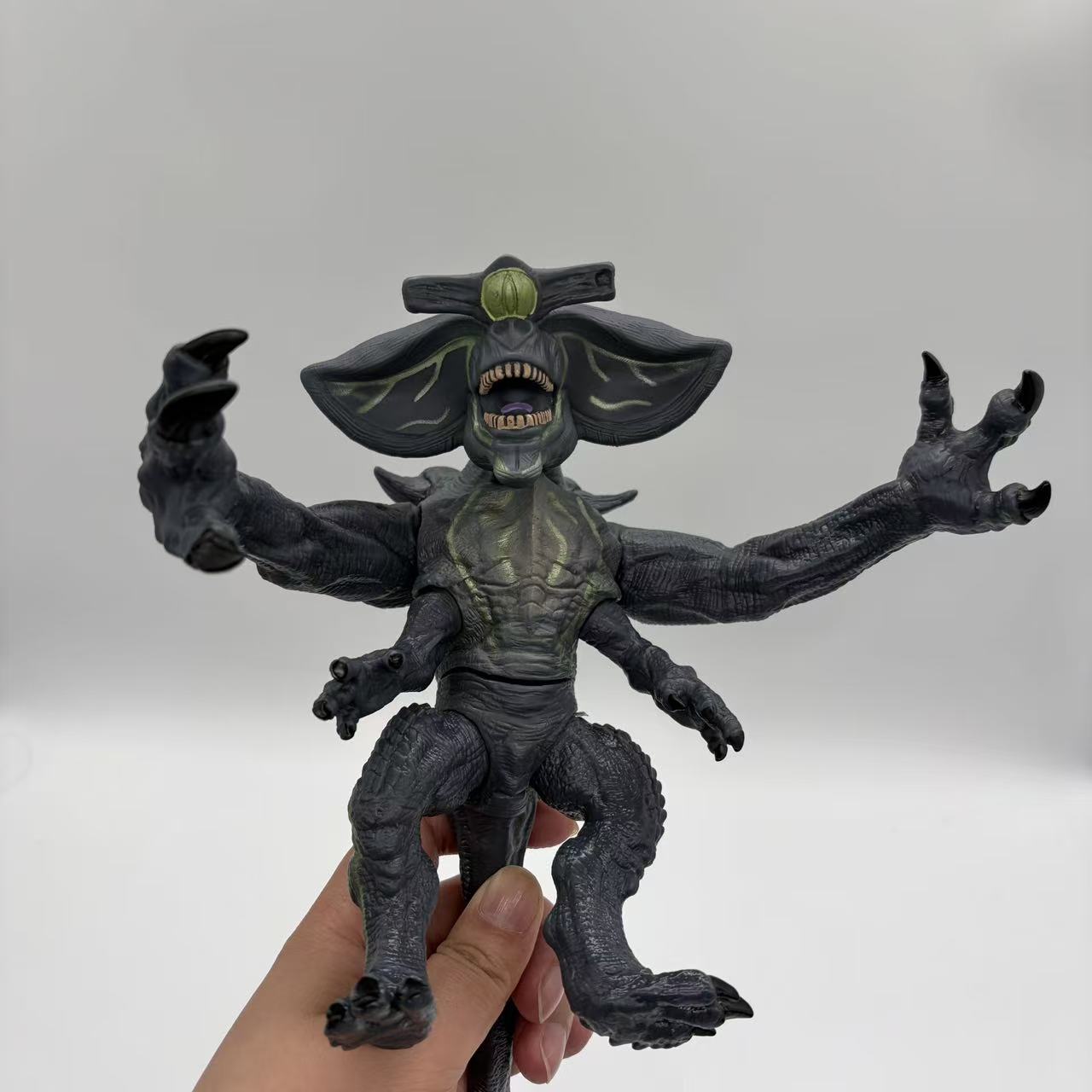 Scunner Trespasser Axe-Head Ha - Model Kit Pacific Rim recensione e prezzo
